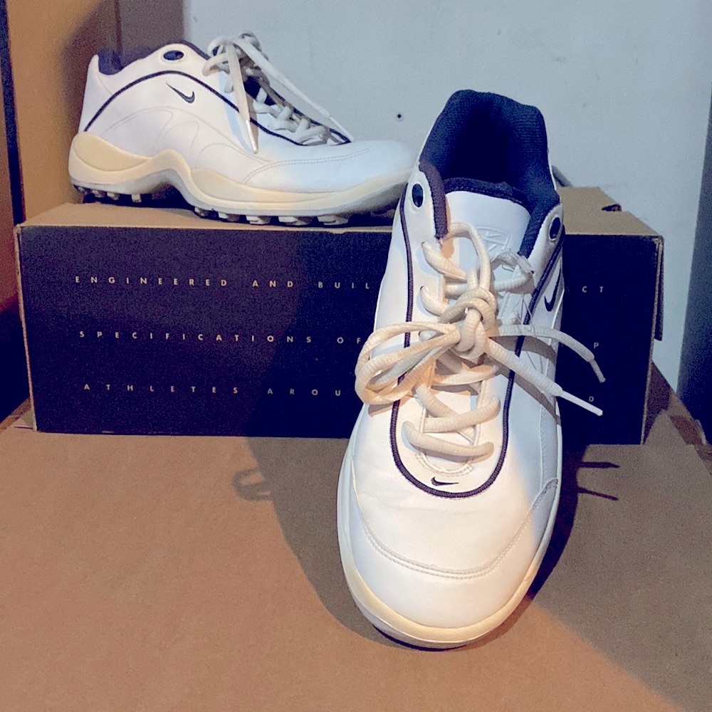 NIKE WHITE GOLF SHOES
